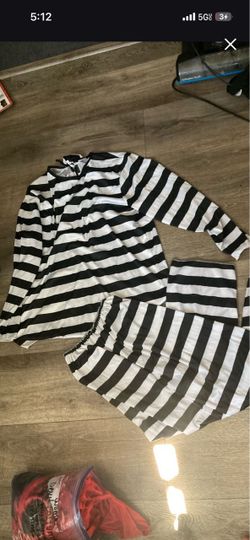 Men’s jail costume