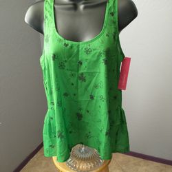 NWT xhilaration tank top lawn green M shamrock blouse 
Back is longer than the front 
