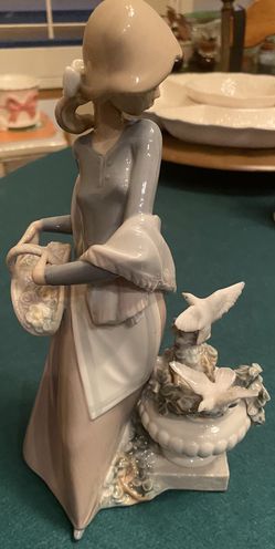 Llardo - In The Garden Figure with Doves - Rare 5416