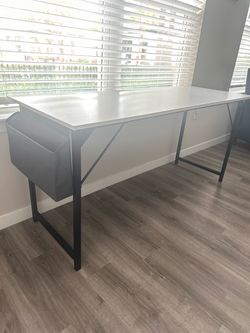 Computer desk