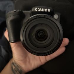 Beautiful New Canon Camera No Scratches. Perfect Condition 