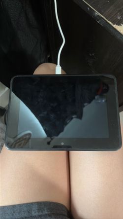 Amazon Fire Tablet Bundle - 2 Working, 2 For Parts
