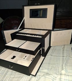 Songmics jewelery/makeup box