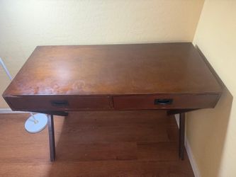 Moving sale ! Must go before 21 May .Wooden Office desk for $25.