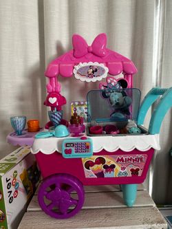 Minnie Mouse ice cream cart