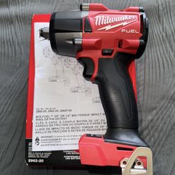 Milwaukee Mid-Torque Impact Wrench 1/2 In.  