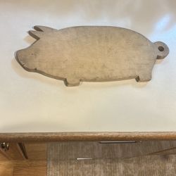 Pig-Shaped Wooden Cutting Board