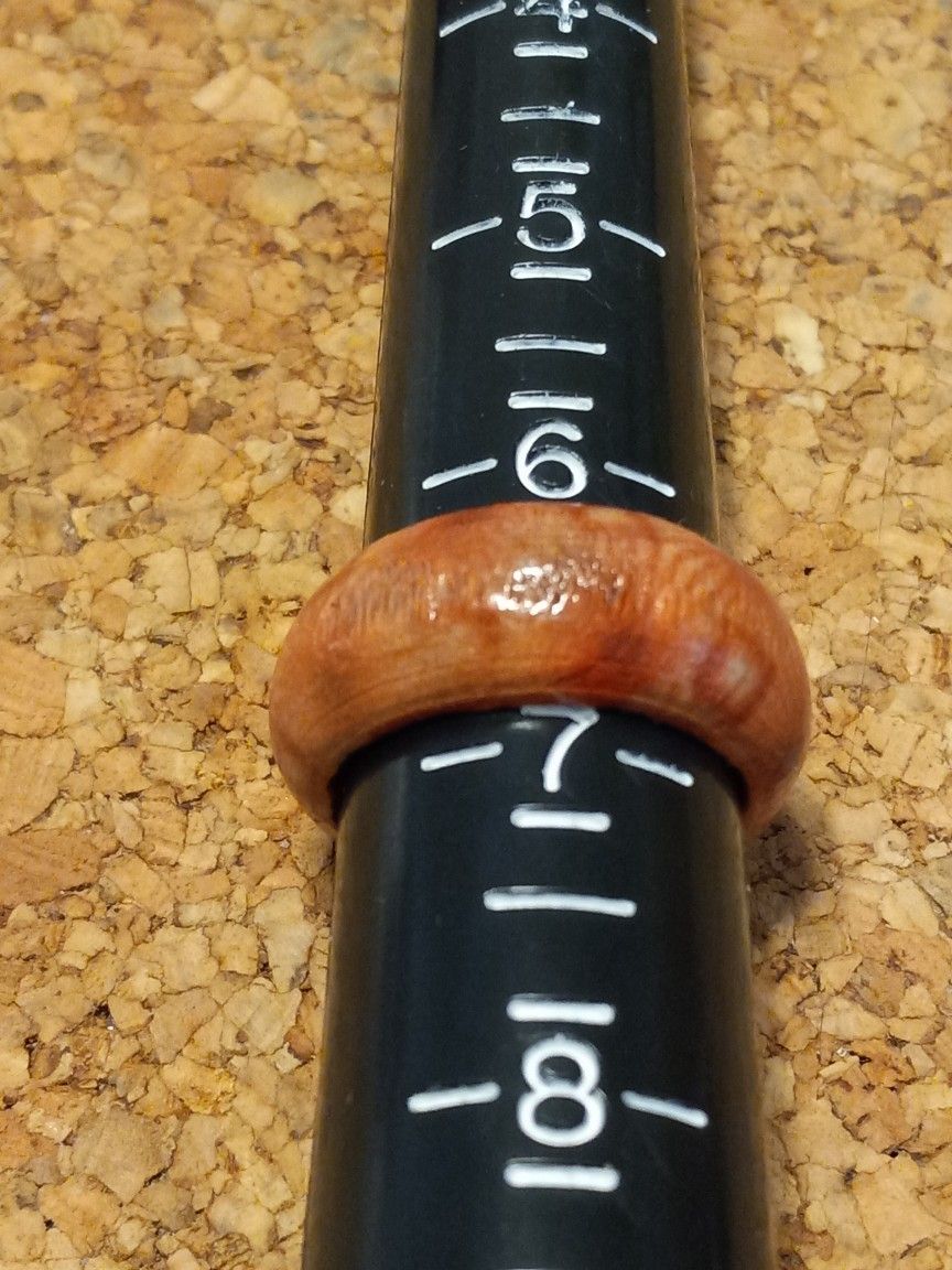 POLISHED EXOTIC WOOD RING. SIZE 6.5