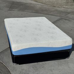 NEVER USED Full Mattress & Box Spring