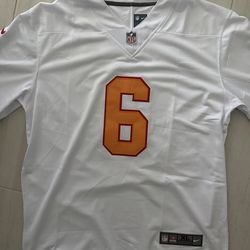 Baker Mayfield white Buccaneers fan jersey Size XL #NFL #gridiron