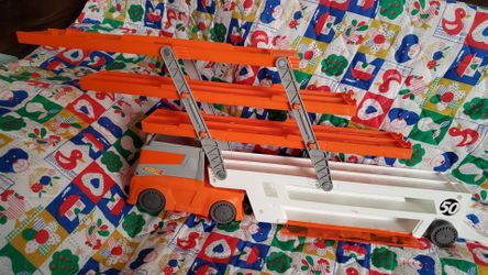 New MEGA HAULER HOT WHEELS TRUCK EXCELLENT TOY