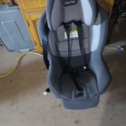 I Have A Grey Avna Car Seat
