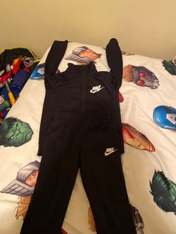Toddler Nike Jogging Suit(Black size 4t)
