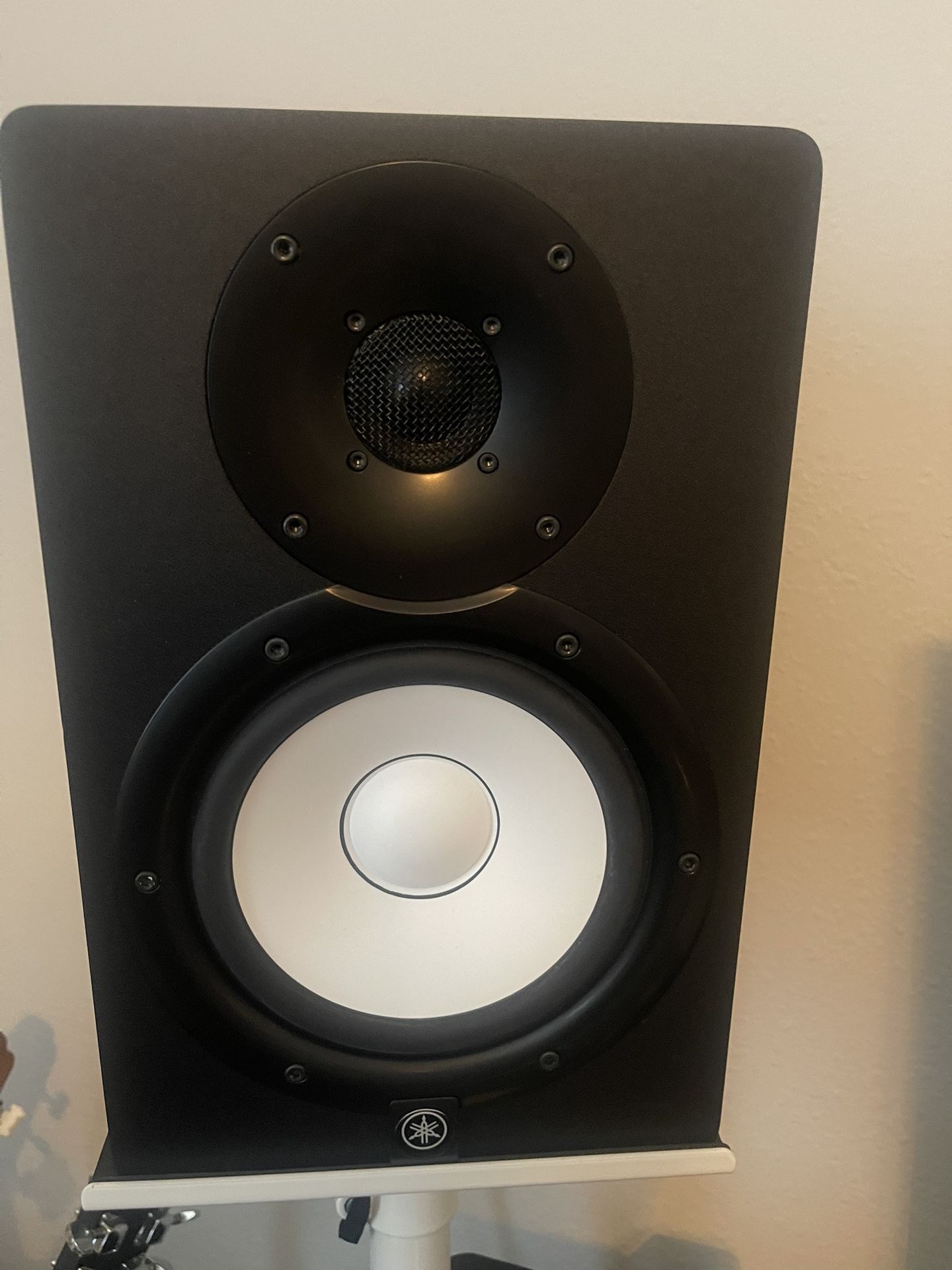 Yamaha HS7 studio monitors