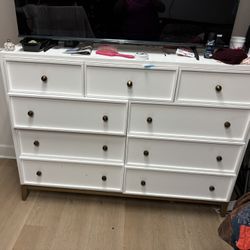 Beautiful Dresser 9 Drawers