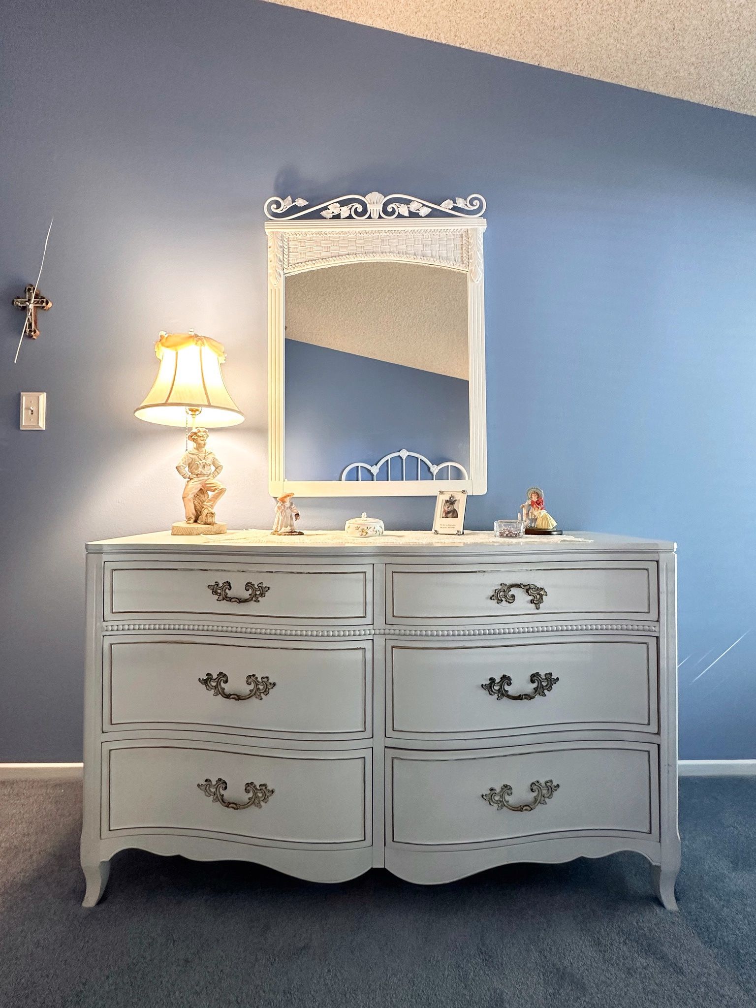 French Provincial Dresser – Solid Wood, 6 Drawers, Vintage Charm