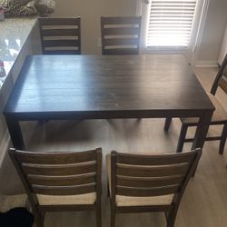 Kitchen Table And 6 Chairs