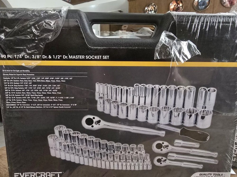 90 pc 1/4 3/8 1/2 Metric & Sae New Socket Set