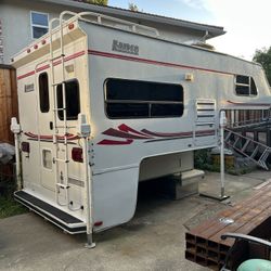 2001 Lance Cab over camper