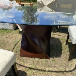 Glass Too Table With 4 Chairs 