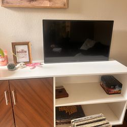 Vizio 30 Inch TV With Remote