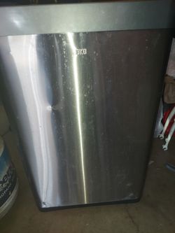 Trash can