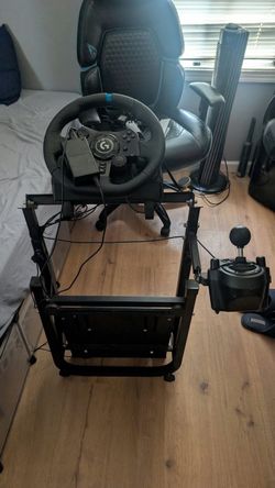 Logitech steering wheel with shift knob/pedals