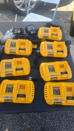 Dewalt fast charger for regular 20v battery or flexvolt battery new $70****(