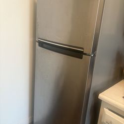 Whirlpool - 18 Cu. Ft. Wide Refrigerator Compatible With The EZ Connect Icemaker Kit - Stainless Steel