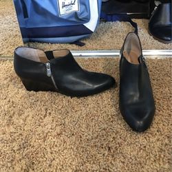 Adrienne Vittadini Size 8.5 Black Leather Boots Booties Shoes 