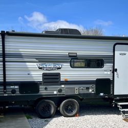 2022 Forest River, Salem Lite Trailer 32’ (263BHXL)