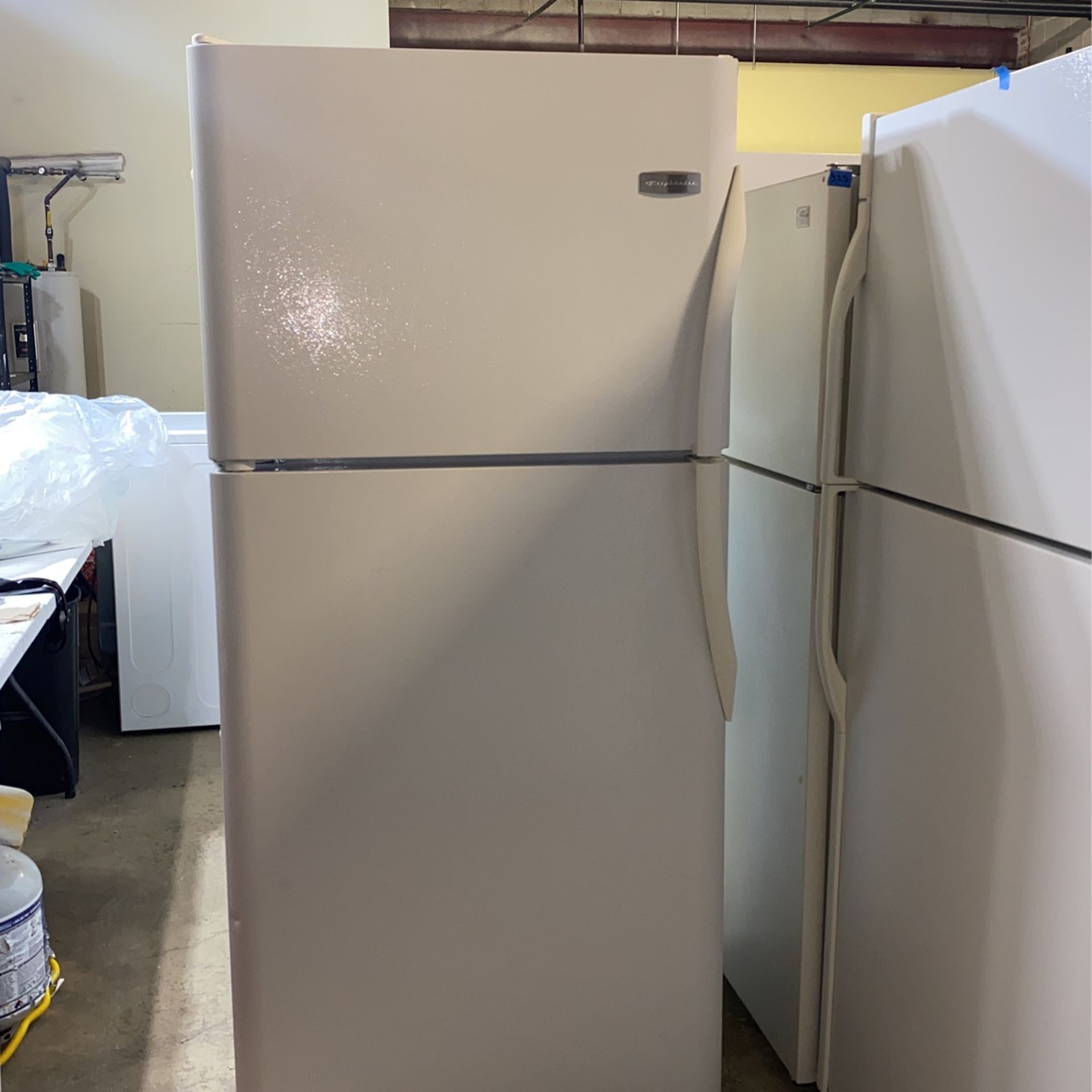 Frigidaire Refrigerator Top Freezer White