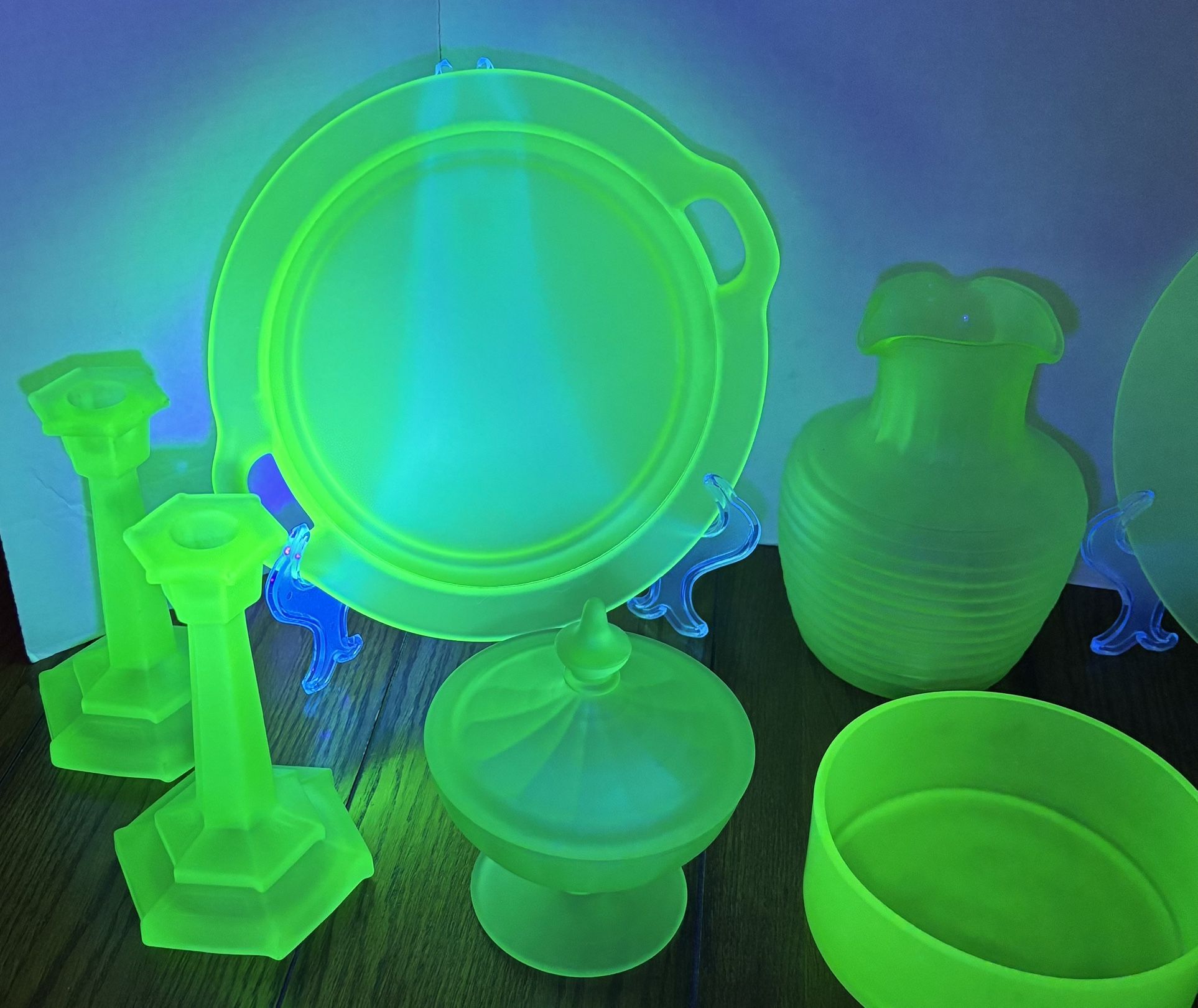Green Depression Glass (uranium)