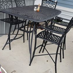 Patio Table 5 Chairs