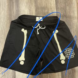 EE SHORTS SIZE M