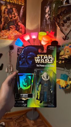 Bib fortuna with hold-out blaster.