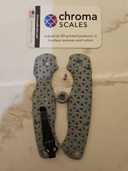 Spyderco Paramilitary 2 Chroma Scales
