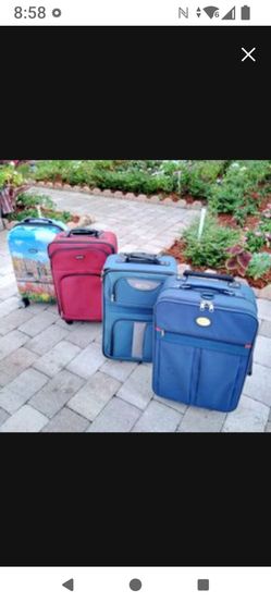 21 inch Carry on suitcase. $20 each