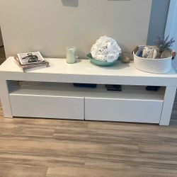 White tv Stand 