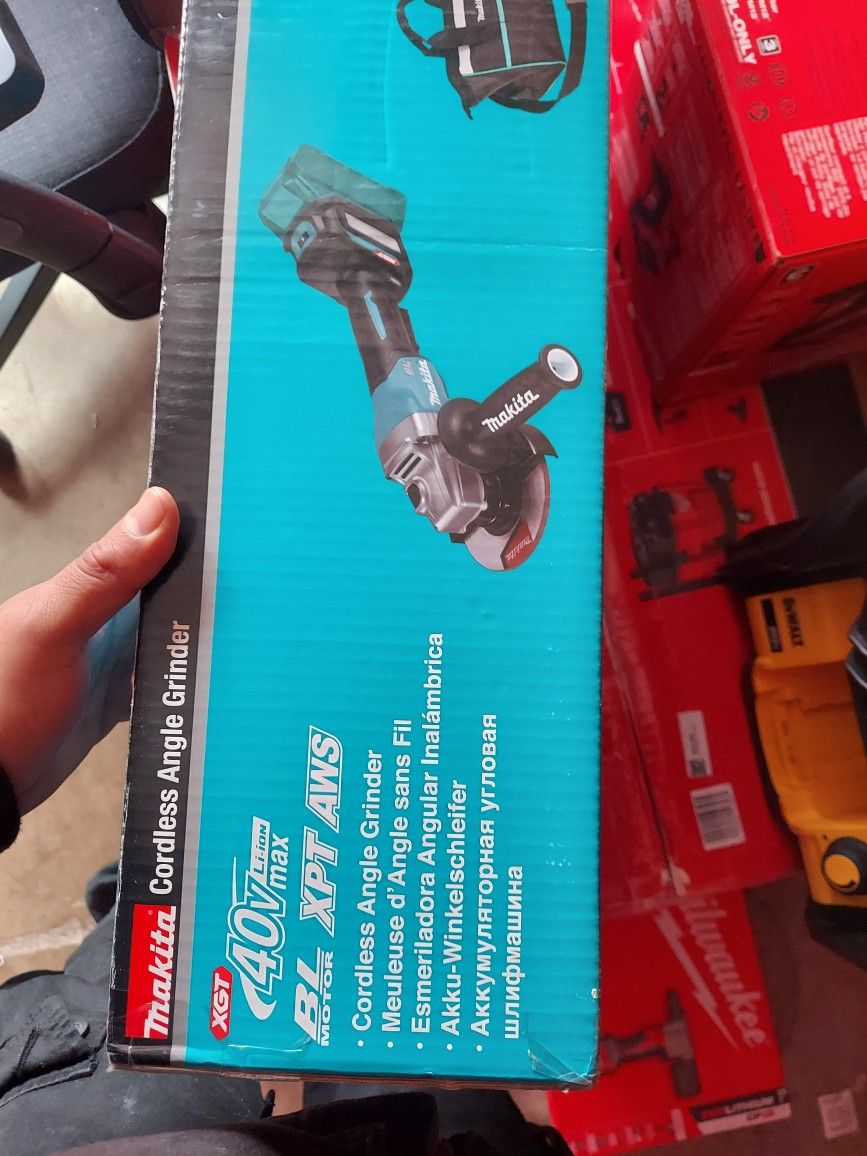 Makita Grinder 40v Kit 