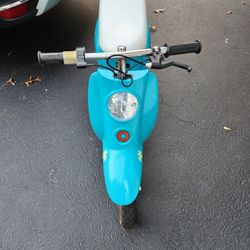 Girls "Chrissy" Electric Razor Scooter