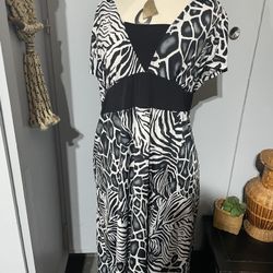 Women’s Black and white dress 👗 Size X-Large 