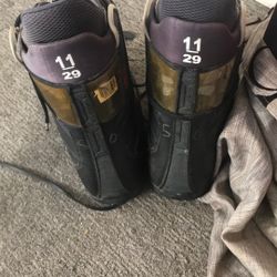 Snowboarding boots
