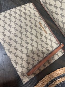 Mk wristlet