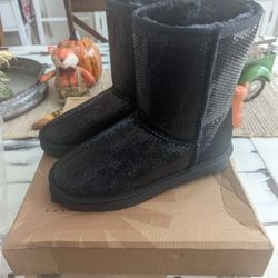 New UGG Boots Women's Size 9