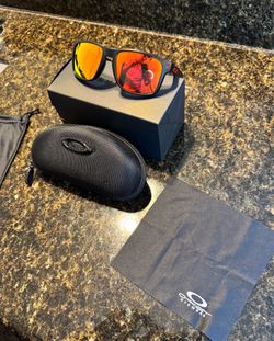 Oakley Holbrook