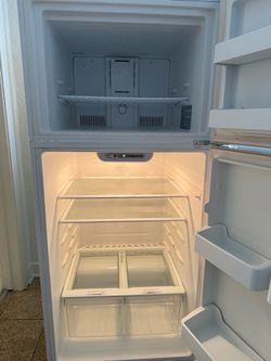 Avanti FF18D0W2 18.0 Cu. Ft. Frost-Free Refrigerator – White – Great Working Condition