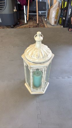 Decorative candle holder