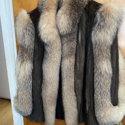 Vintage Women’s Fur Coat 60s-70s Era 