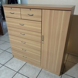 7 Drawer Dresser with ( 3 lockable options )